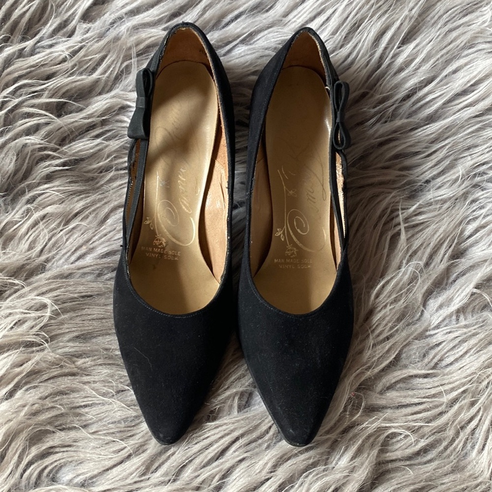 Vntae Cameo Room 1950’s Black Velvet stiletto 7.5 pumps